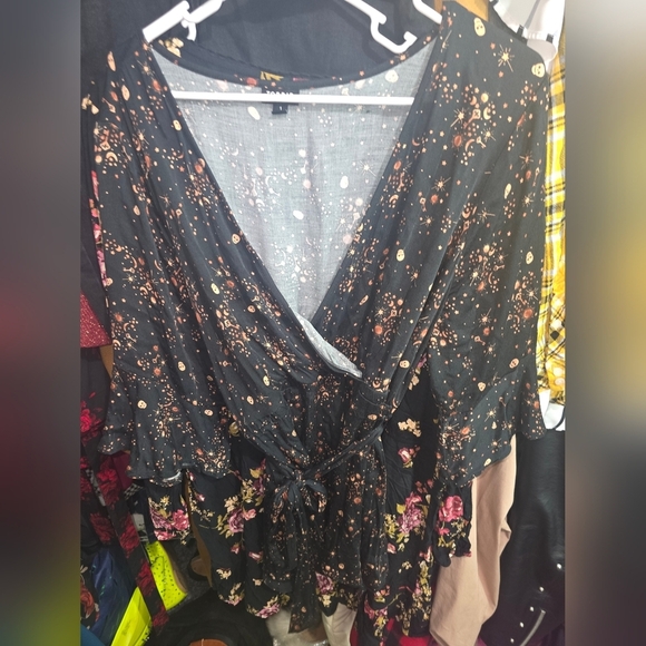 torrid Tops - Torrid 2x Babydoll Challis Surplice Tie-Front Top Skull